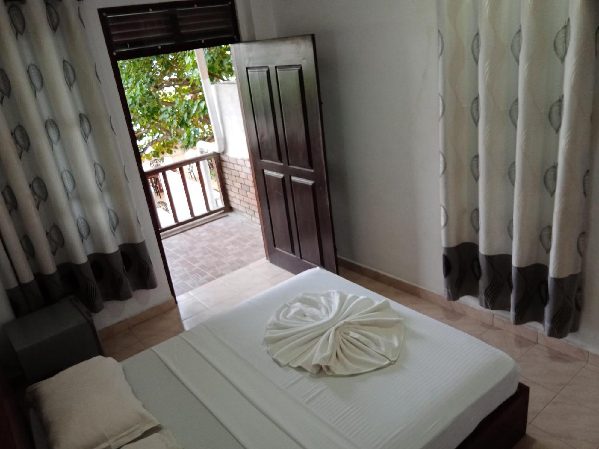 Wave Beach Resort Unawatuna Zimmer foto